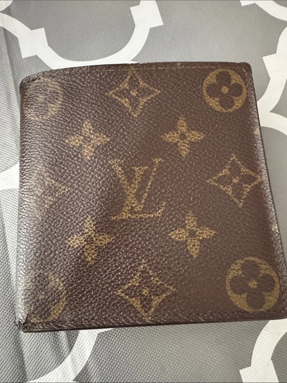 Louis Vuitton Monogram Bifold Wallet Authentic Entrupy Certified great condition